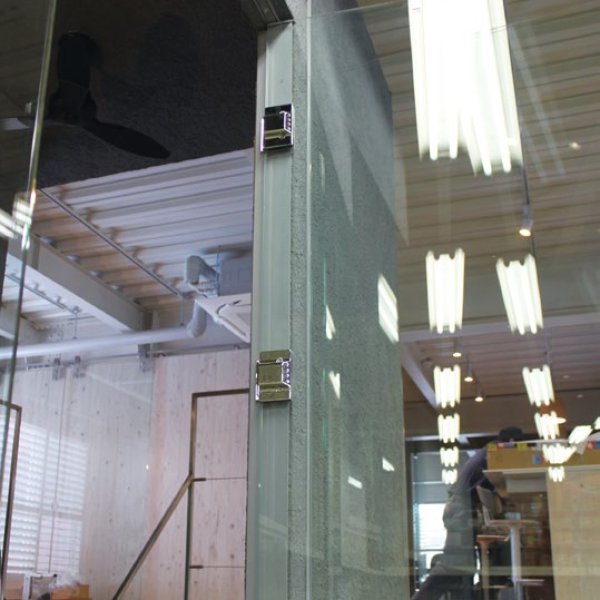 画像2: ステンレス重量ガラス用調整ヒンジ（壁取付タイプ・ソフトアブソーバー付） (2)