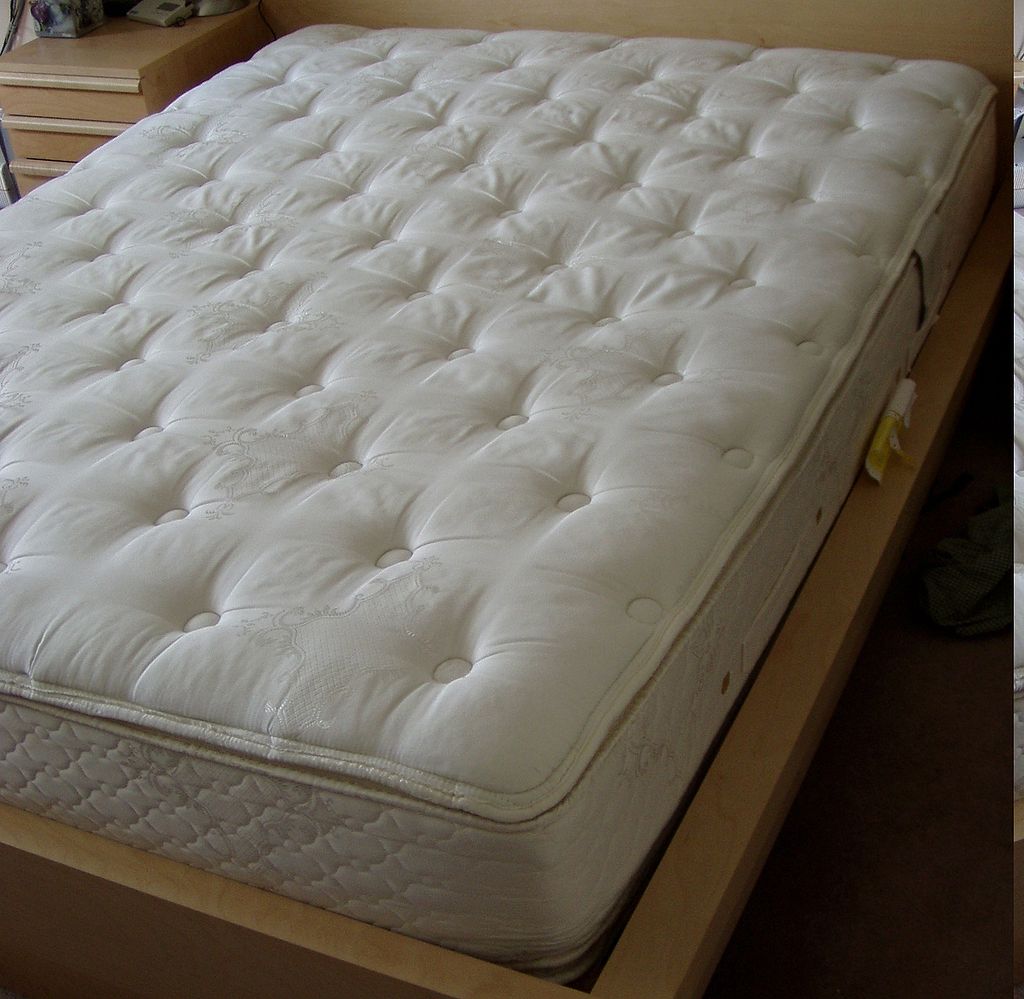 ベッド用と布団用の「マットレス」
