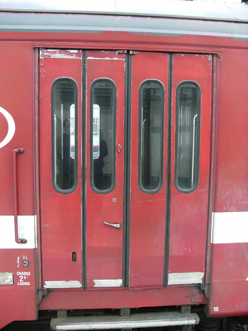 ベルギーの列車のドア