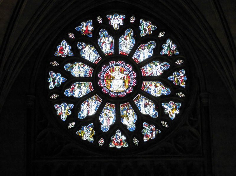 イギリスのブリストル大聖堂のバラ窓（身廊の西端）