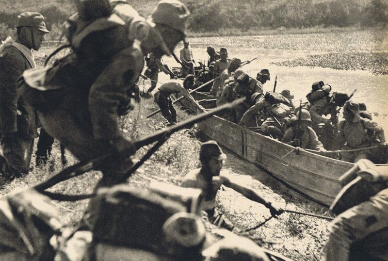 日中戦争中の日本軍の九五式折畳舟