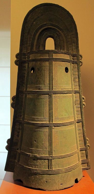 袈裟襷文銅鐸（静岡県出土、パリのギメ美術館蔵）